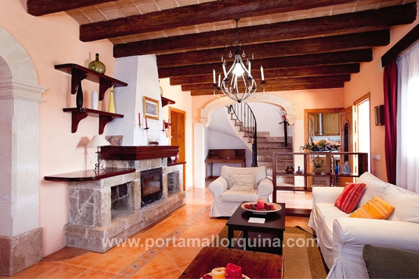 Salón con chimenea