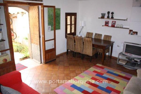 Salón comedor con acceso a la cocina