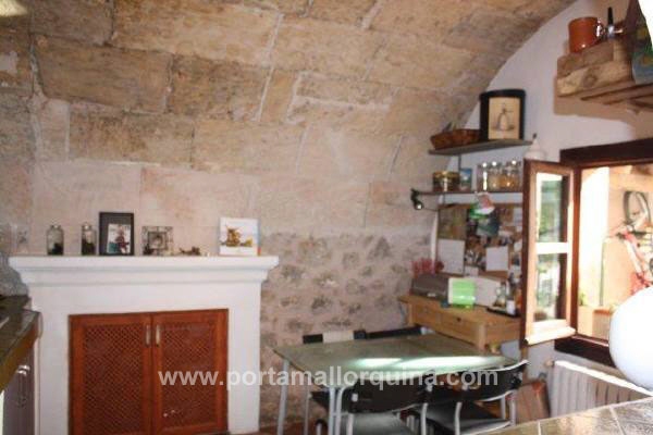 Cocina con área de comer