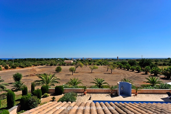 Desde el primer piso hay vistas despejadas hacia el mar