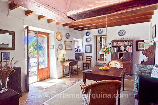 Recibidor de la casa de campo en estilo rústico