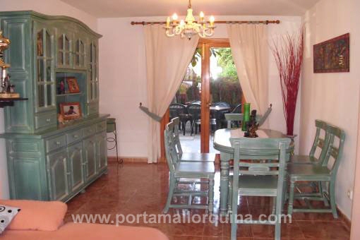 Área de comer con acceso a la terraza