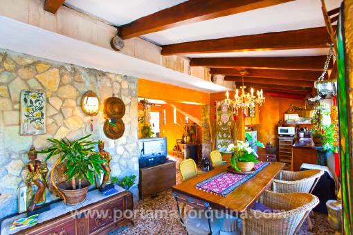 Encantador área de comer en la cocina
