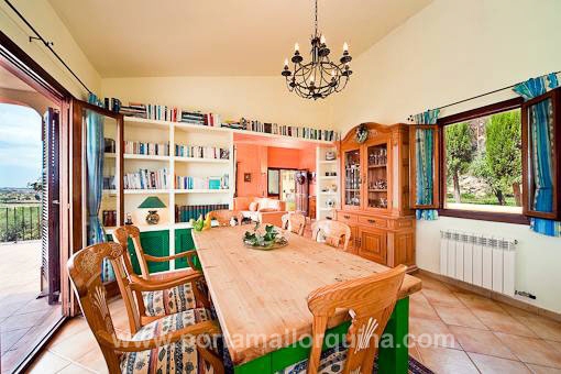 Comedor con acceso a la terraza