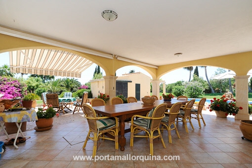 Terrazas con acceso a la piscina privada