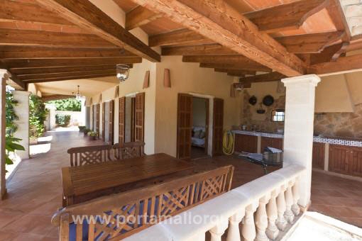 Área de estar y cocina de verano