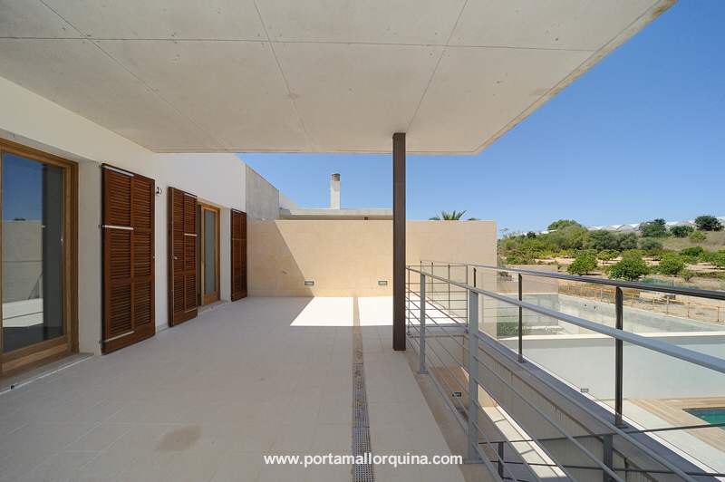 Balcón grande de la primera planta
