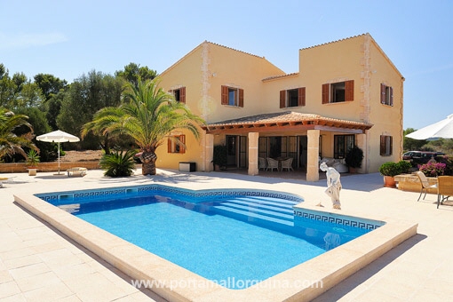 Finca en Cala Mandia para vender