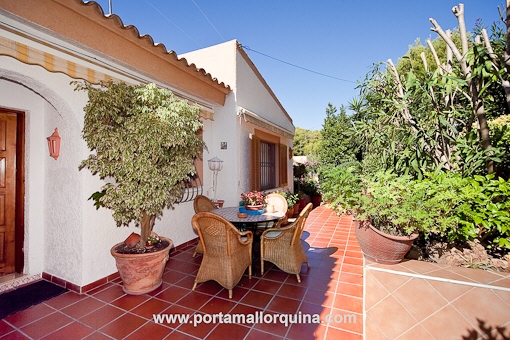 Terraza y entrada