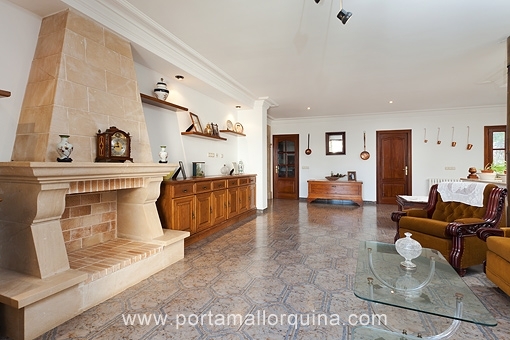 Muy espacioso chalet con acceso privado a la playa de muro