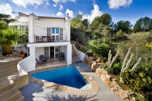 Villa con piscina cerca del campo de golf en Son Vida