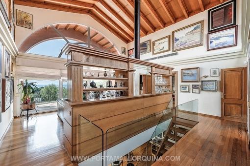 105012-einzigartige-architektur-hohe-decken-bendinat-vill