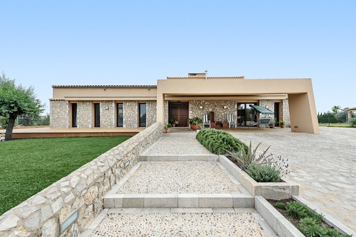 105213-marratxi-villa-zugangsweg-terrasse