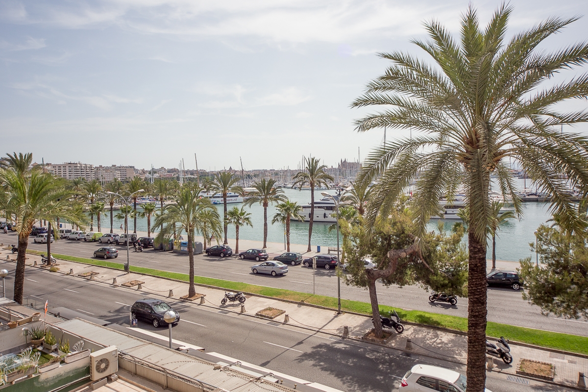 Piso moderno junto al mar con vistas al puerto de Palma