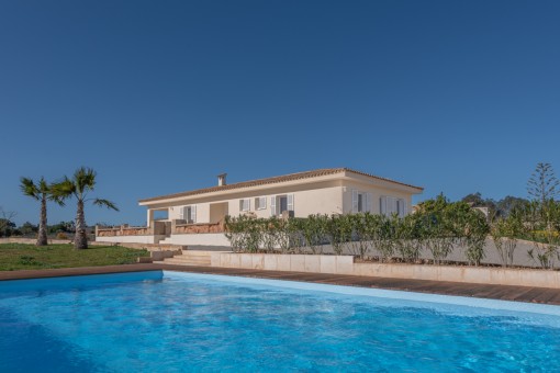Moderna finca reformada con terreno grande en Sa Marineta