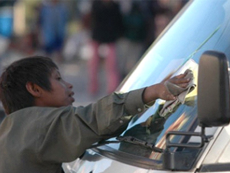 Elmer trabajando en la calle