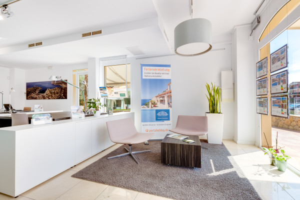 La oferta para la adquisición de la licencia de franquicia Southwest II también incluye los muebles de la tienda inmobiliaria.