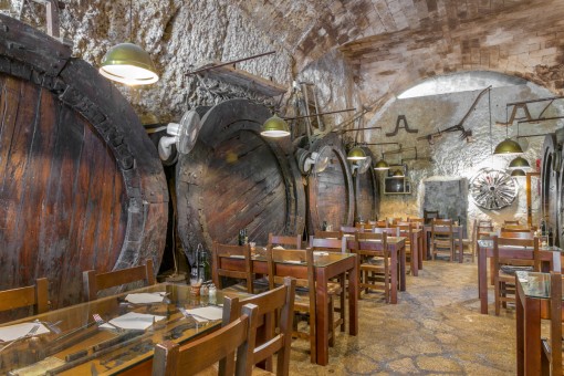 Increíble casa de más de 1000 años de antigüedad con 2 restaurantes, bar y bodega en Sineu