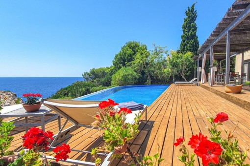 Espectacular villa en primera línea de mar con fantásticas vistas al mar en Cala Pi