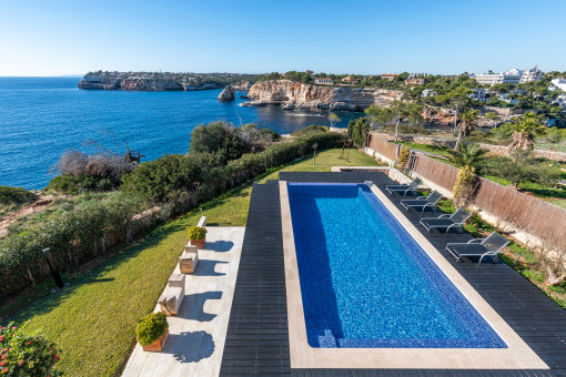 Espectacular chalet en primera línea de mar con piscina infinita en una ubicación de ensueño de Cala Santanyí