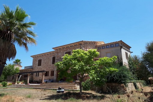 Finca rústica de piedra natural con piscina en Son Negre