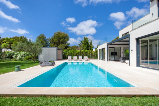 Lujoso chalet de nueva construcción en Sol de Mallorca con piscina y jardín mediterráneo