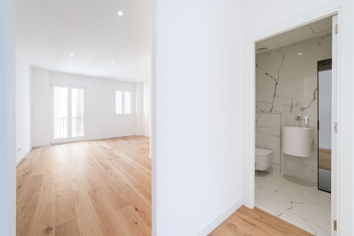 Dormitorio y baño