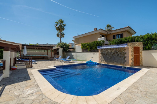 Espaciosa zona de piscina