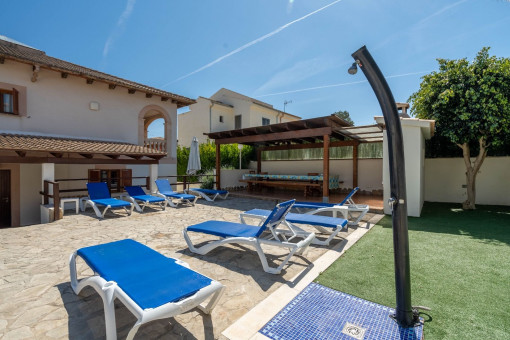Terraza soleada con ducha exterior
