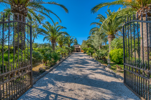Entrada de la propiedad