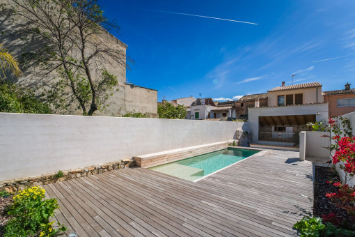 Casa de pueblo modernizada con vistas a la Tramuntana en Campanet