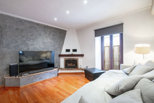 Salón con chimenea