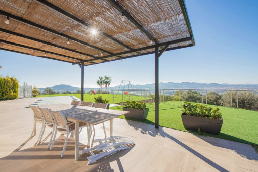 Moderno chalet de nueva construcción con vistas despejadas en una colina al norte de Manacor