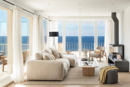 Salón con impresionantes vistas al mar Mediterráneo