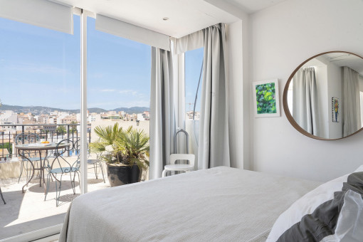 Dormitorio tranquilo con mucha luz natural