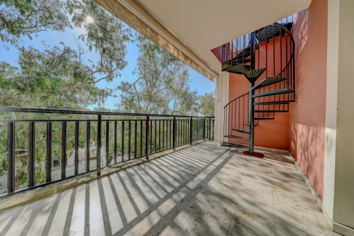  Balcón con acceso a la terraza en la azotea