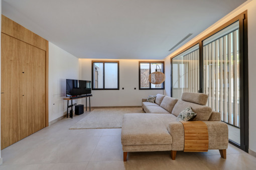 Salón con acceso a la piscina