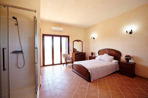 Dormitorio principal con baño en suite