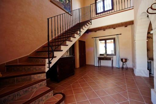 Escalera y zona de entrada