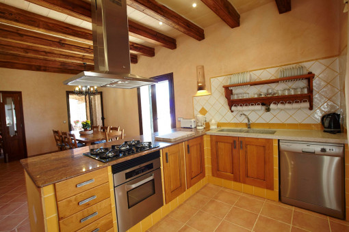 Cocina con comedor contiguo