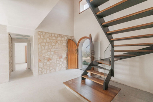 Zona de entrada y hueco de escalera