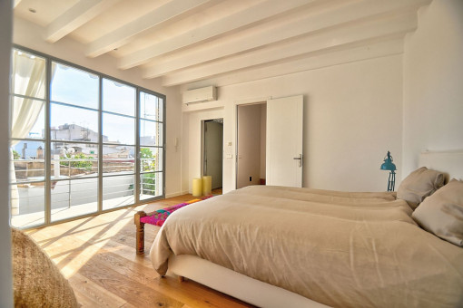 Dormitorio con ascensor