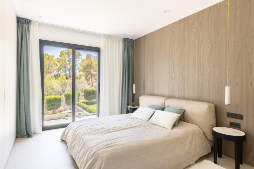 Uno de los 5 dormitorios de la casa principal