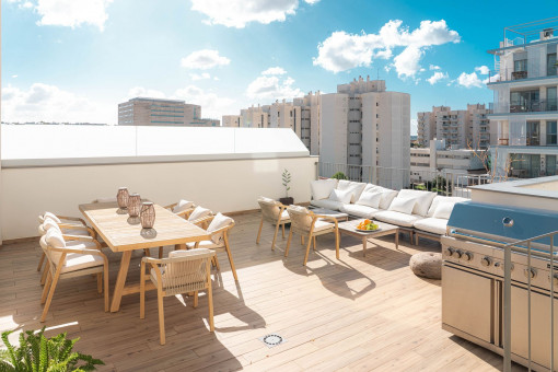 Luminoso ático con terraza privada y piscina comunitaria en Nou Llevant, Palma