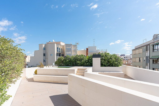 Amplia terraza privada en la azotea