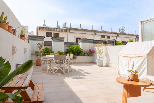 Amplia terraza al sol