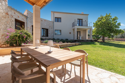 Zonas exteriores ideales para el descanso y reuniones sociales