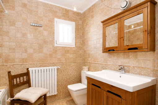 Baño con bañera en la planta baja