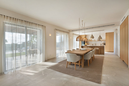 Comedor con cocina abierta