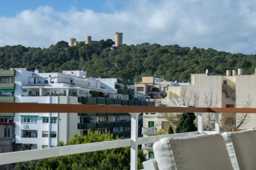Apartamento exclusivamente renovado en el Paseo Marítimo con terraza y bonitas vistas al puerto